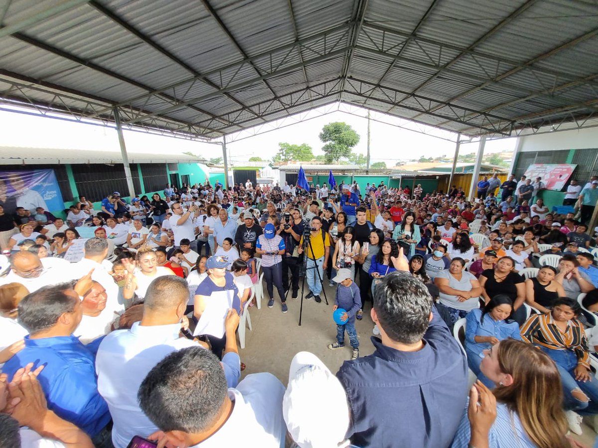LissiCano's tweet photo. ¡Gracias, gracias, gracias #CerroAzul! 
Seguiremos firmes, sin CEDER EN LA LUCHA JAMÁS.. 

#PapiALaOrdenPresidente 
#JuanDiegoAlcalde 
#LissiDiputada
#PedaleandoAndo https://t.co/ihdeWiH89A