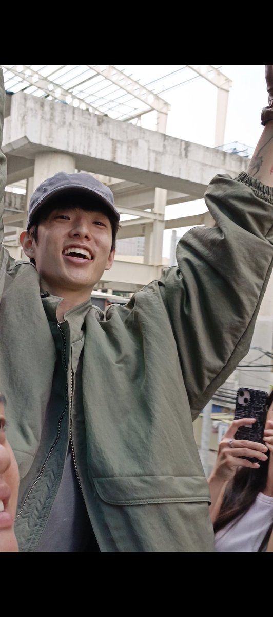 hareume's tweet image. Truly, that world has a lot to offer, and you're one of those. You and your music never fail to comfort me whenever I'm having a hard time. Thank you, @eaJPark. 🫶 #wtrsfmTOUR #eaJinMANILA