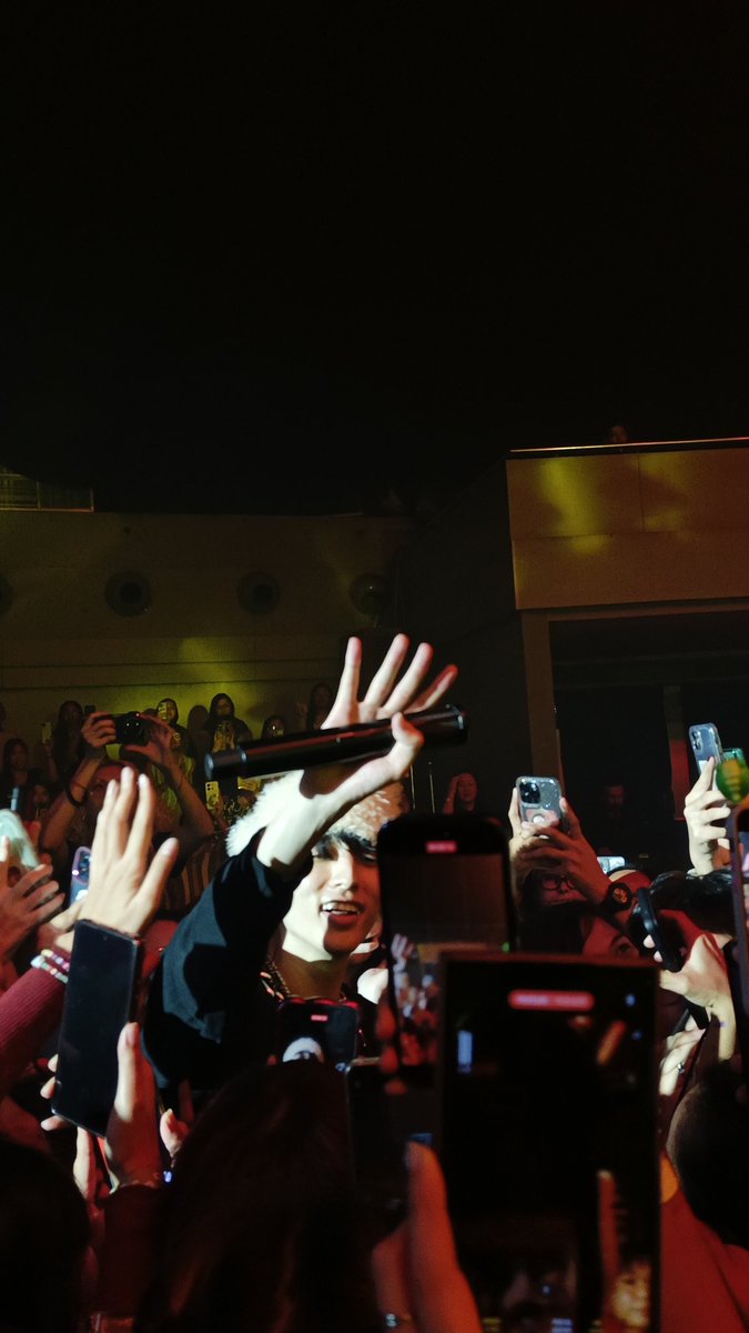 hareume's tweet image. Truly, that world has a lot to offer, and you're one of those. You and your music never fail to comfort me whenever I'm having a hard time. Thank you, @eaJPark. 🫶 #wtrsfmTOUR #eaJinMANILA