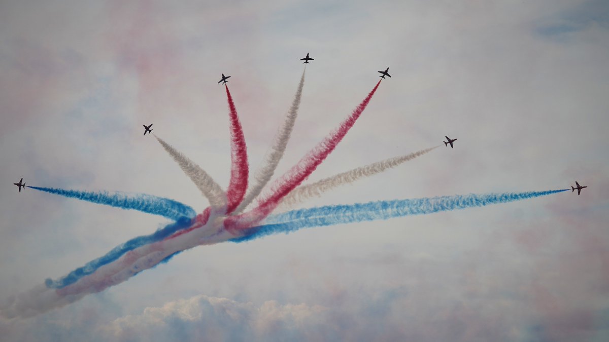 2024 was a good airshow season, starting with the <a href="/FrecceTricolori/">Frecce Tricolori</a> at the #quinteairshow Friday practice (with the <a href="/CFSnowbirds/">CF Snowbirds</a>) and ending with the <a href="/rafredarrows/">Red Arrows</a> (with @CAFSnowbirds) at #CIAS2024