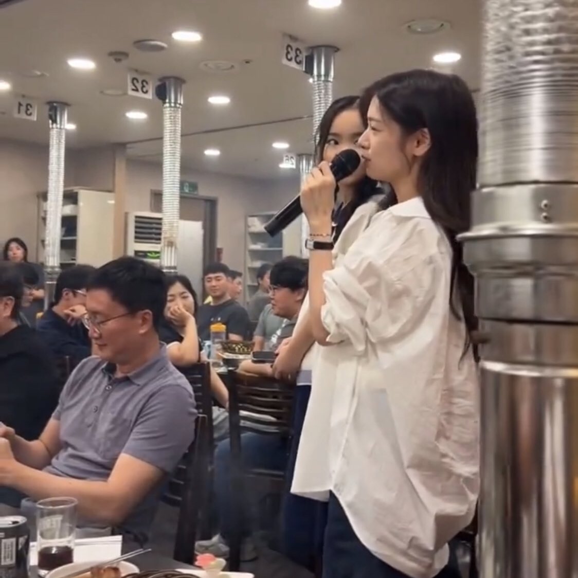 zpdlxm_'s tweet photo. nothing— just Somin and Haein filming each other 🥹

#LoveNextDoor https://t.co/2SGU7uyDiZ