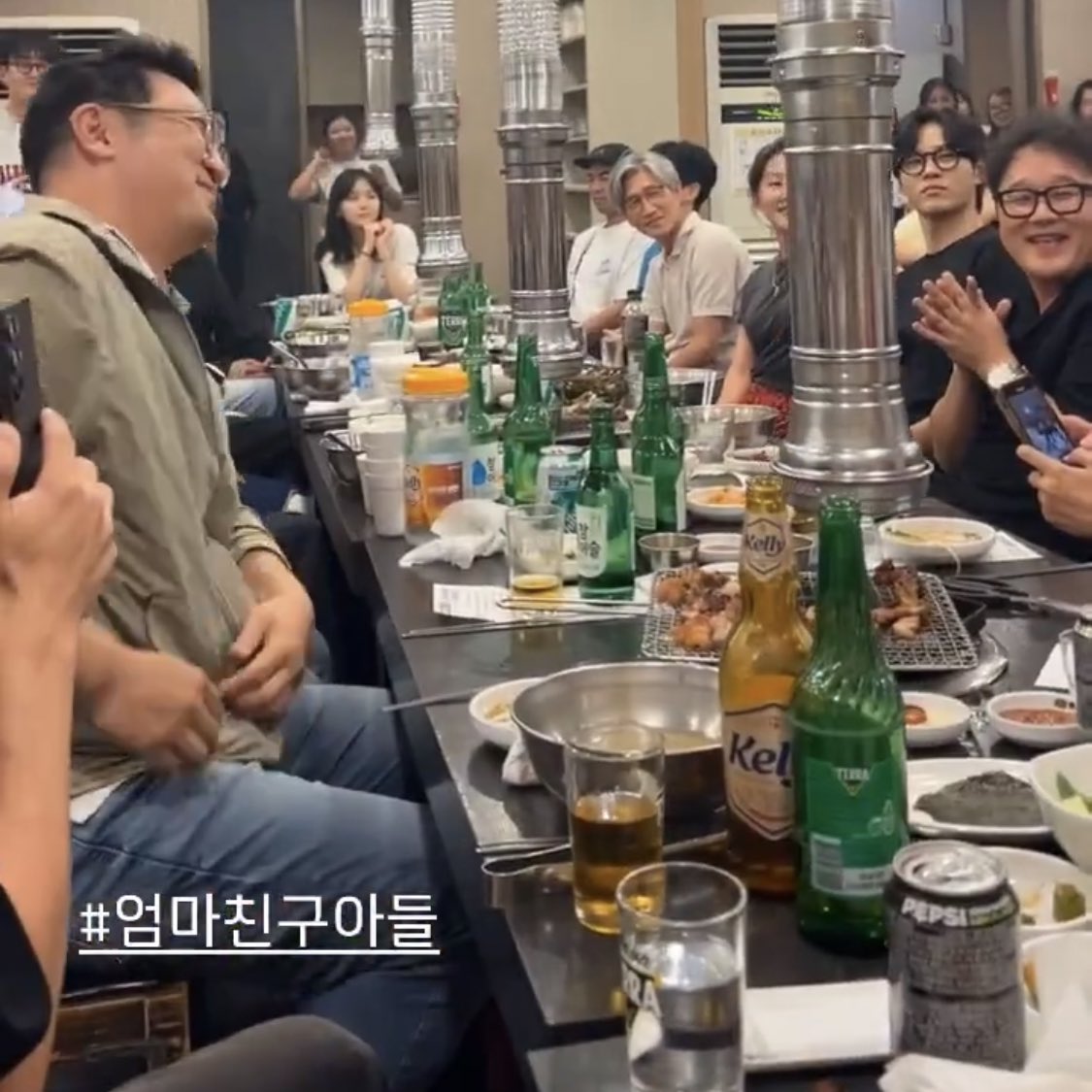 zpdlxm_'s tweet photo. nothing— just Somin and Haein filming each other 🥹

#LoveNextDoor https://t.co/2SGU7uyDiZ