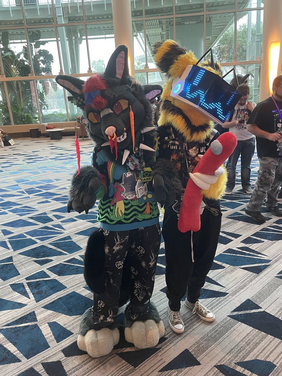 PassiveVoidTTV's tweet photo. #Megaplex2024 #protogen #FURRY Such awesome protos this year https://t.co/oeJWXQAOSq