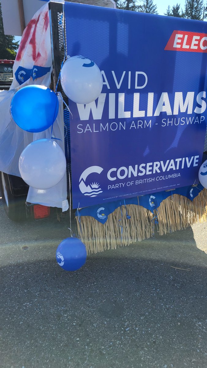 Kristina4BC's tweet image. Go Team Blue!! 
We all had a great time supporting fellow candidate David Williams up at the IPE on Saturday @Shuswapland 

Rides, food, fun, family, friends,  music, animals, agriculture, and of course  politics, all made for an exciting and well rounded day!!

#IPE