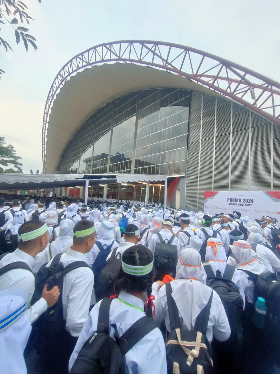 redh0odedguy's tweet image. Maju lo ospek!