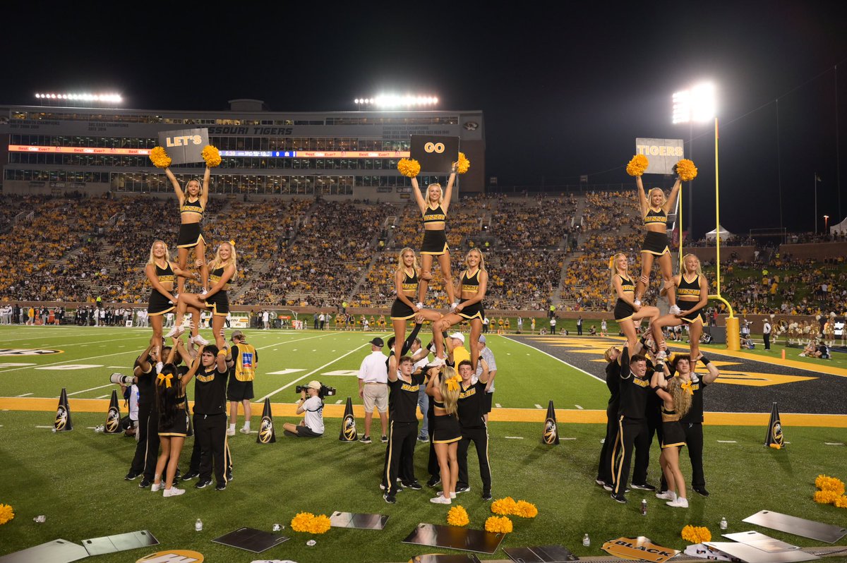 MizzouCheer_'s tweet photo. 51-0 is the way to start the season! Why stop now? #MIZ 🐯 @MizzouFootball @MizzouAthletics @Mizzou https://t.co/8pBAMLUTwd