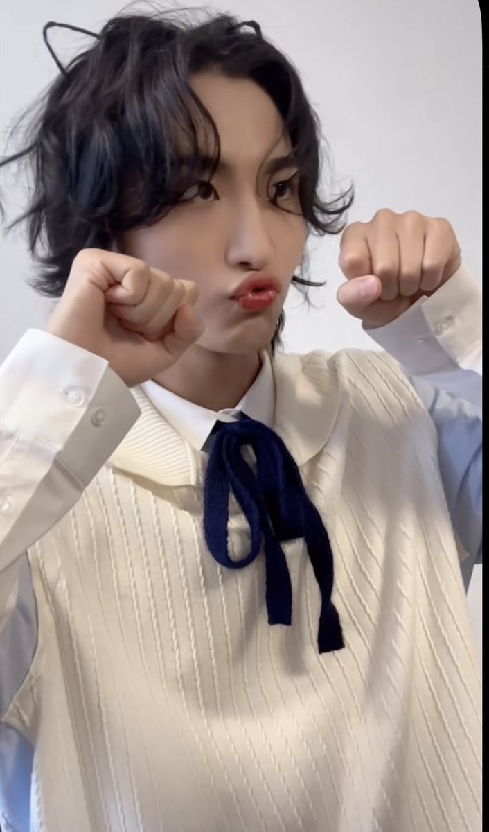 Atiny_Queenie's tweet photo. This is the same person by the way…. 🙃 #seonghwa #imdizzy https://t.co/EV8TbbJsDq