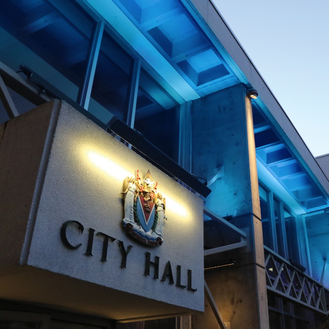 CityOfVictoria's tweet photo. September is Prostate Cancer Awareness Month. #LightUpinBlue is an annual campaign in which landmarks and buildings across Canada light up to show support. #ProstateCancer #ProstateCancerAwareness @prostatecanada https://t.co/TYpPrv2jMp