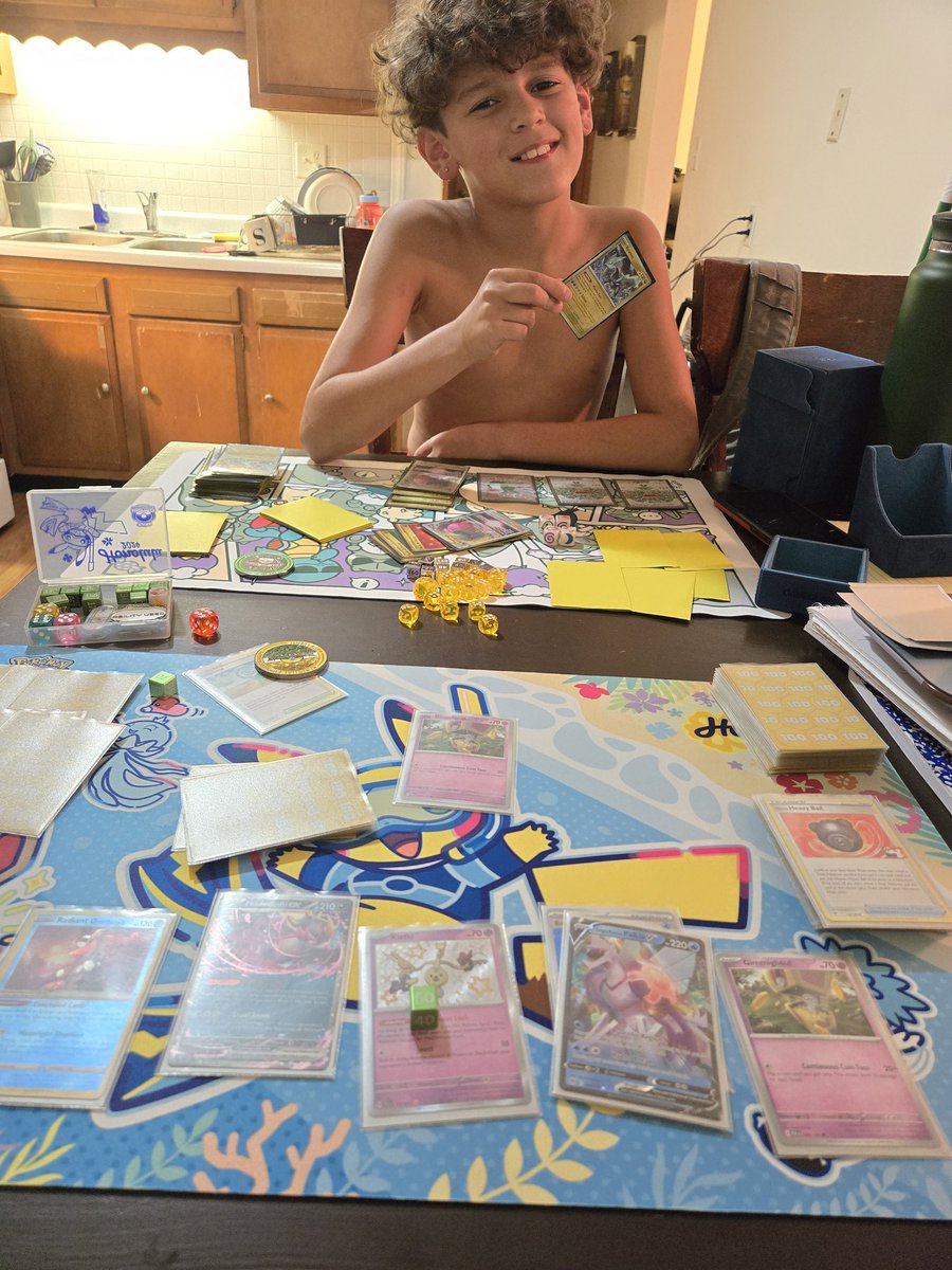 Shawntaylorjr89's tweet photo. 🫠 Yea this kid just pulled off the kyurem play in and INSANE game 🔥 this dude just has all the luck 🎶 I swear he does it WAY too often #pokemontcg #pokedad #kitchentablegames #baltimorebound #roadtoworlds #wvpokemoncommunity https://t.co/dCAN54lvdD