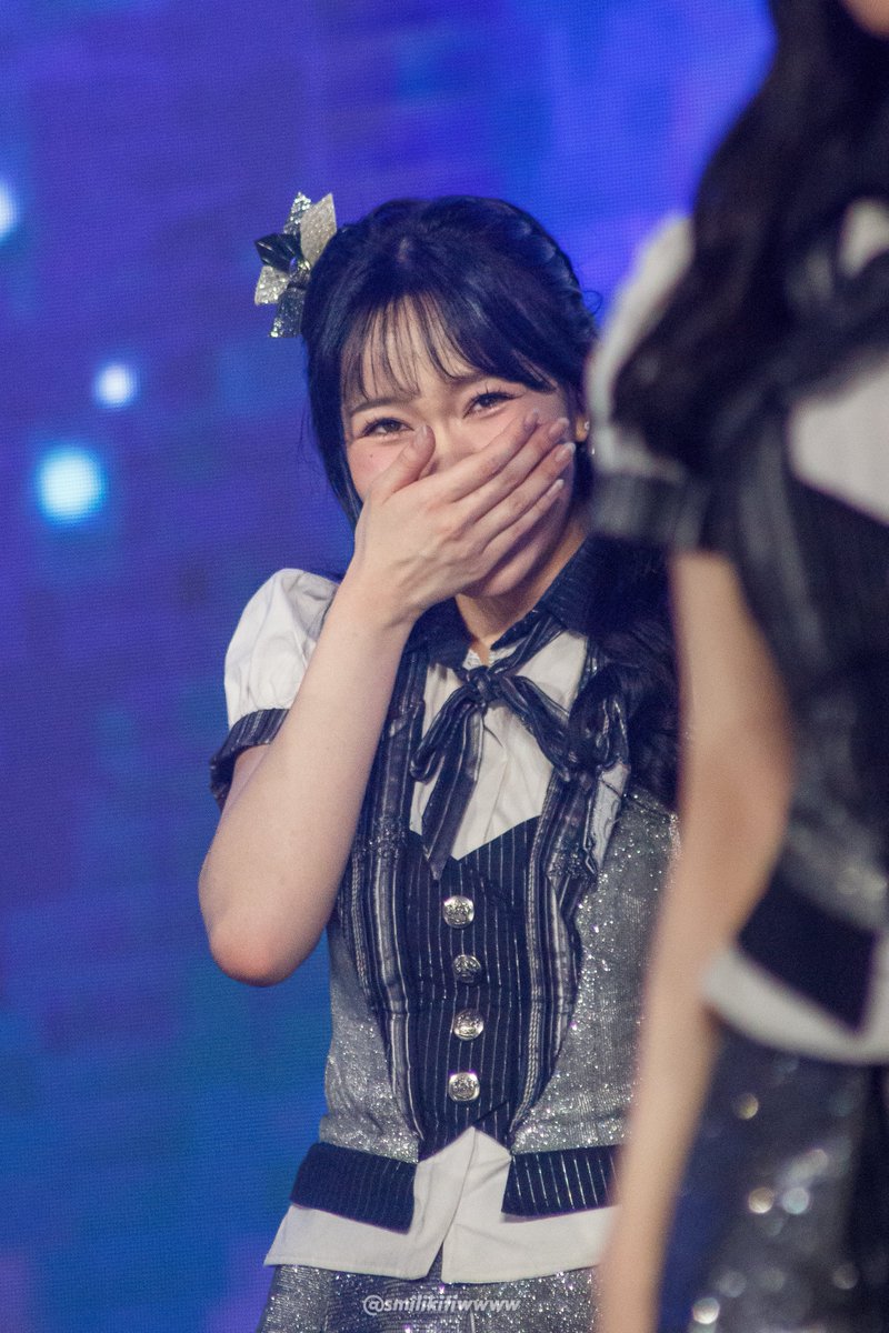 smilikitiwwww's tweet photo. ketawa knp sih meng ๐
@L_MarshaJKT48
~ 31082024 || WCG FESTIVAL
๐ICE BSD HALL 1
#WCG2024 #ICEBSD #HALL1 #AHAY
#EnjoyThePhoto #JKT48 #Cakepp #Aselole #Cihuyy #MantapMan
#SarapanFotoOshi https://t.co/XzsYPPszKR