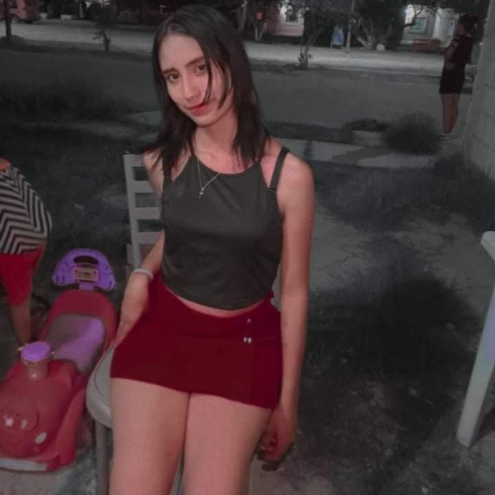 Relatos_hot_'s tweet photo. Hola buenas tardes quiero confesar que una vez salí a la plaza con mis niños y un señor de la tercera edad me ofreció 3 mil cambio de sexo, no sé si fue por mi necesidad o el morbo de sentirme como una puta que termine aceptando, fui a dejar a mis hijos y el señor me llevó a un M https://t.co/T6XEfbcI27