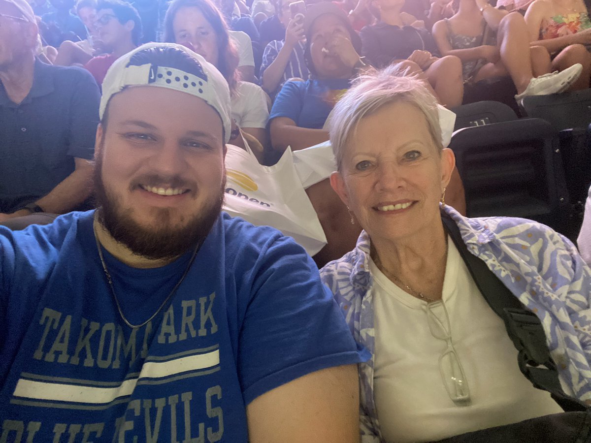When your mom and son need to cheer on fellow DMVer <a href="/FTiafoe/">Frances Tiafoe</a> , they head to the <a href="/usopen/">US Open Tennis</a> 
#needahoneydeuce 
Let's go, Big Foe!