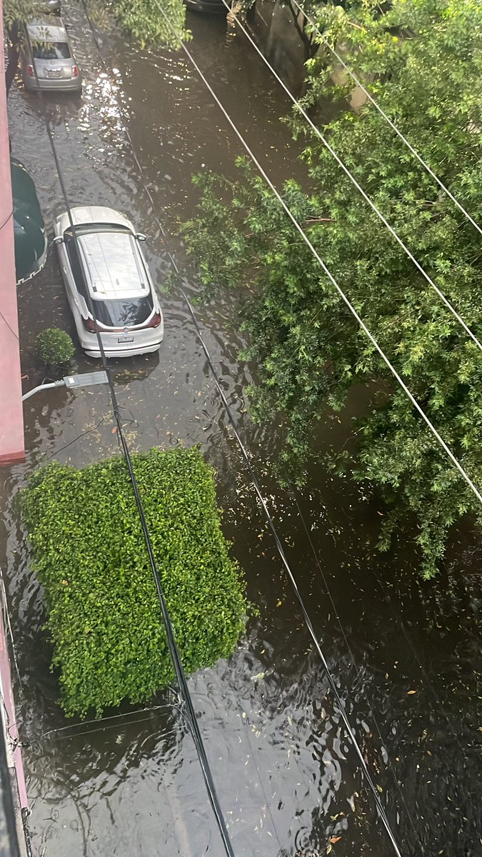 Renán en Anzures inundado <a href="/SSC_CDMX/">SSC CDMX</a> <a href="/martibatres/">Martí Batres</a> <a href="/AlcaldiaMHmx/">Alcaldía Miguel Hidalgo</a>