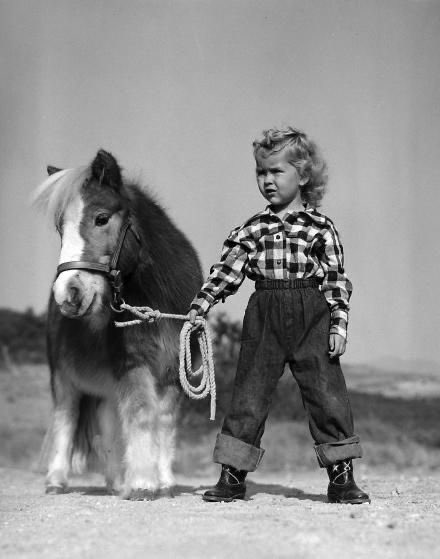 revcornie's tweet image. Wordle 1,170 6/6*

🟨⬜⬜⬜⬜
⬜⬜⬜🟨🟨
🟩🟩🟩⬜⬜
🟩🟩🟩⬜🟩
🟩🟩🟩⬜🟩
🟩🟩🟩🟩🟩giving my brain a rest today and sharing a #funphoto from a less complicated past. #HappyLaborDayWeekend