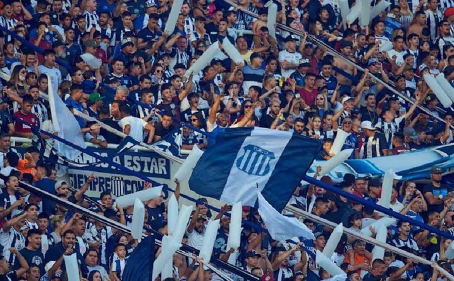 Como en “El secreto de sus ojos”: detuvieron a un prófugo que cayó por ir a ver a Talleres dlvr.it/TCgrbq