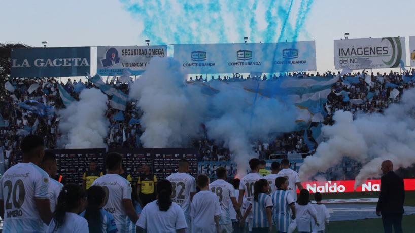 "Y hasta la Libertadores...": humo, papelitos y mucha manija en el arranque del mes preferido del Pueblo Decano dlvr.it/TCgrh7