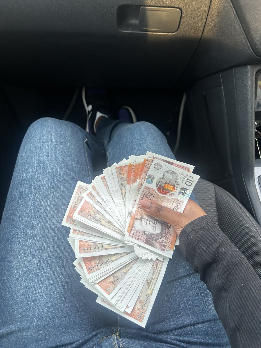 MILLIGRAMNAVY's tweet photo. #reallyrich ##allthesebandsinmysmallasshand https://t.co/YzsUp3It8d