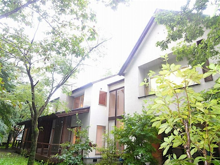 viilaco's tweet photo. 🌲 軽井沢の旧軽井沢エリアで別荘地をお探しですか？矢ヶ崎別荘地に位置する静かで落ち着いた土地をご紹介！自然豊かな環境で理想の別荘ライフを実現しましょう🏡✨ #不動産 #軽井沢 
🔗 詳細はこちら: https://t.co/rghycjn8e8 https://t.co/gxmWtFH9J5