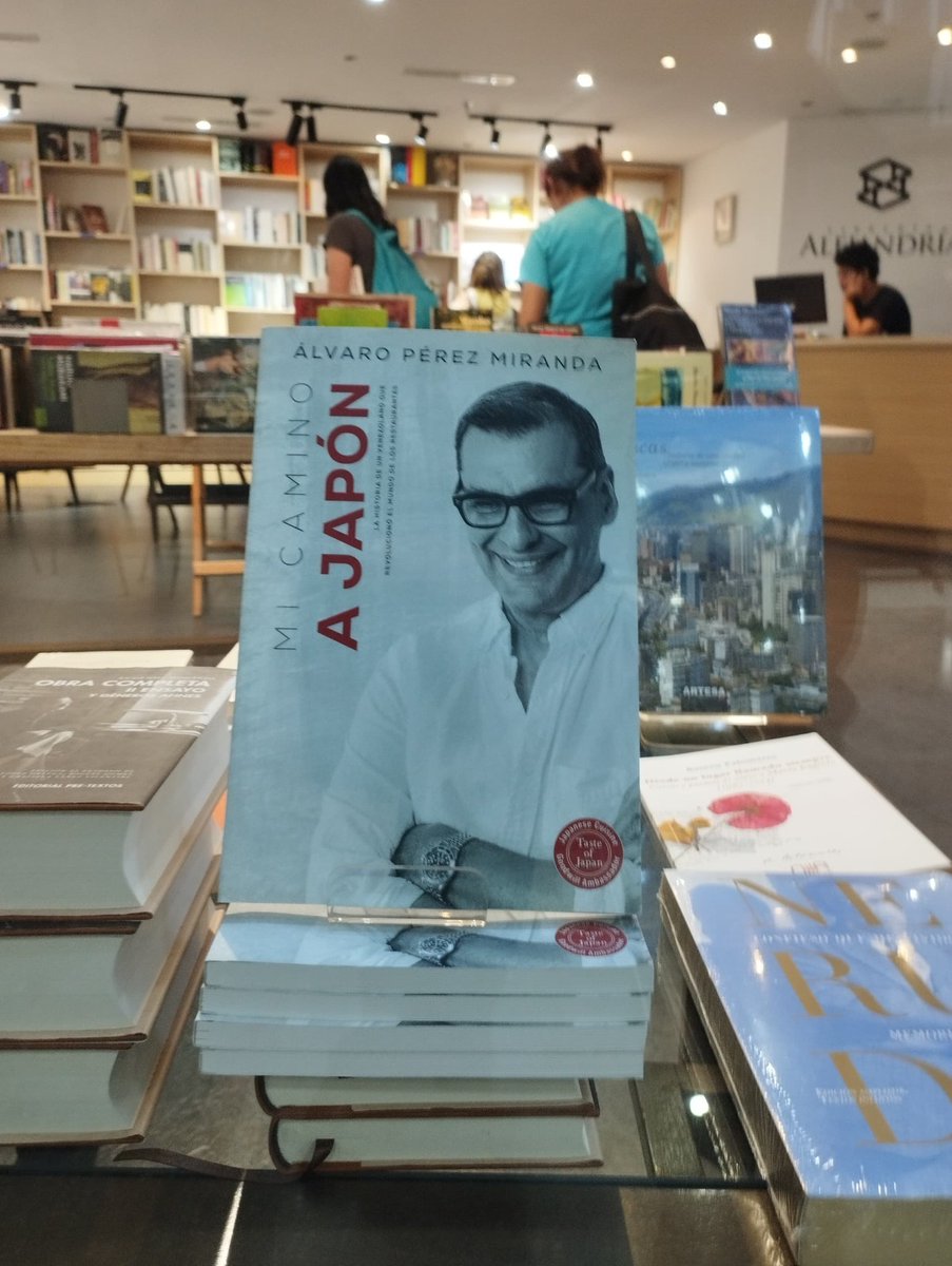 LenysCarolina's tweet image. La historia de superación profesional y personal del empresario venezolano Álvaro Pérez Miranda es... fascinante.

Y lo cuenta en su libro &quot;Mi camino a Japón&quot;, disponible en @somosalejandria.

Con tu compra colaborarás con los chamos de @FeyAlegriaVE ♥️.