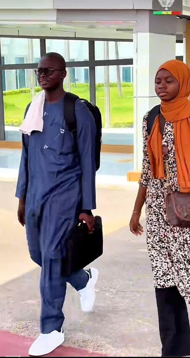 Le Pr Bassirou Diomaye FAYE tient sa promesse en invitant, lors de son voyage officiel en Chine, les meilleurs élèves du Concours Général , Zeinab et Bachir. Un geste fort qui met en avant l'engagement du gouvernement pour promouvoir l'excellence.
#Excellence #Jeunesse #Éducation