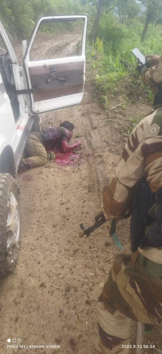 zozo_zoa's tweet photo. @jamesdoungel_36 @NBirenSingh The only road where the northern &amp; southern of KukiZo are connected &amp; this are the first Victims of the ambush by #manipurCommando
#MeiteiMilitants #MeiteiTerrorists #ArambaiTengol #Meitei_Leepun #UNLF. https://t.co/BFlGyBVEto