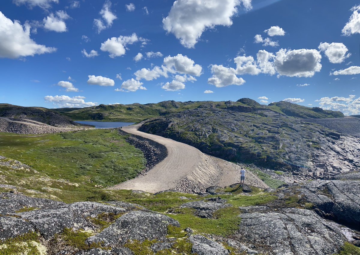 gensoviet's tweet image. Ленивая жопка, или жопка с шилом?
Я чаще второе. Тяжело больше двух дней усидеть на месте. Хочется куда-то идти, бежать, или ехать. Что-то делать, даже если это просто бесцельное блуждание по переулкам старого города  - лишь бы не сидеть. И это окупается впечатлениями. Идем? 🙂