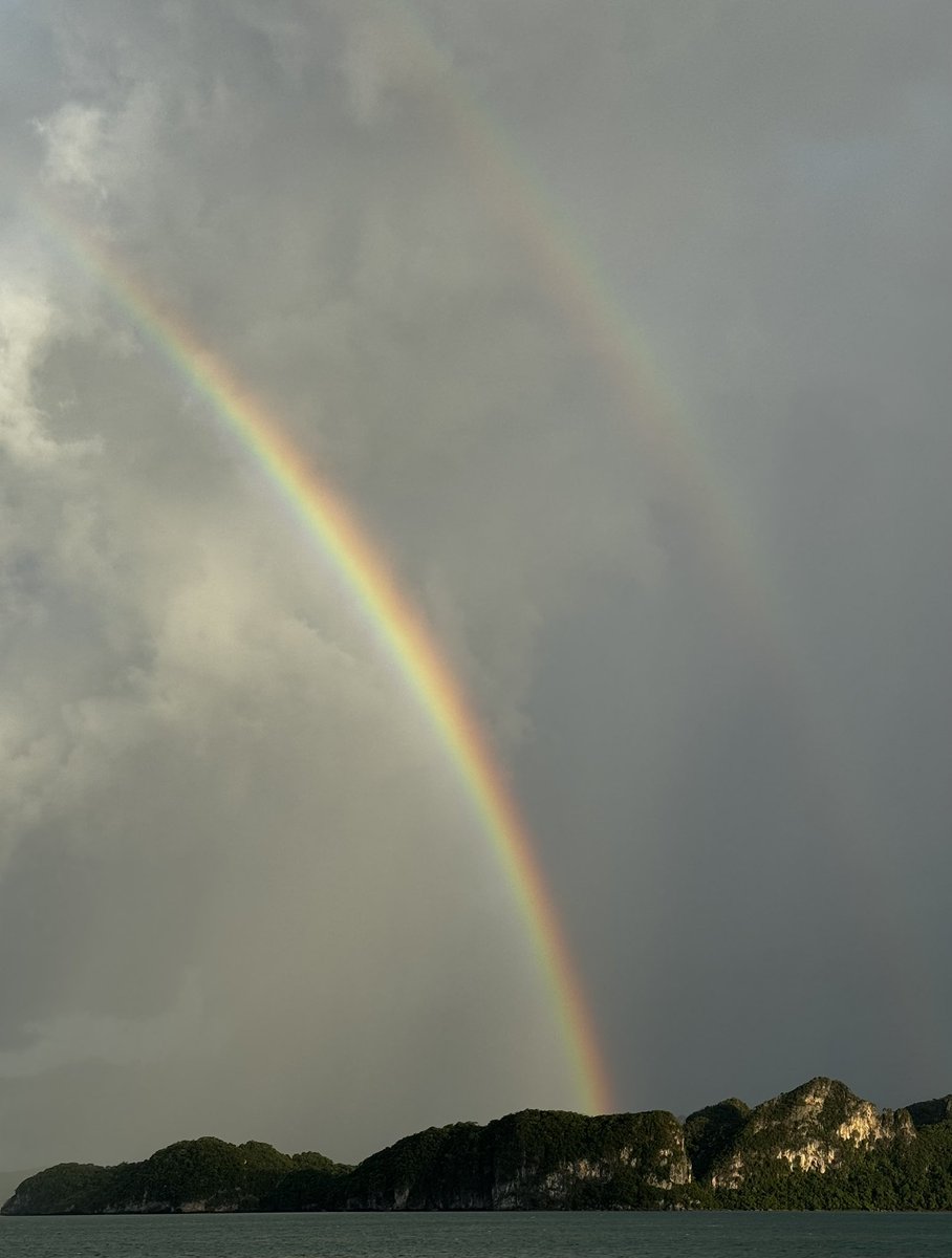 gensoviet's tweet image. Ленивая жопка, или жопка с шилом?
Я чаще второе. Тяжело больше двух дней усидеть на месте. Хочется куда-то идти, бежать, или ехать. Что-то делать, даже если это просто бесцельное блуждание по переулкам старого города  - лишь бы не сидеть. И это окупается впечатлениями. Идем? 🙂