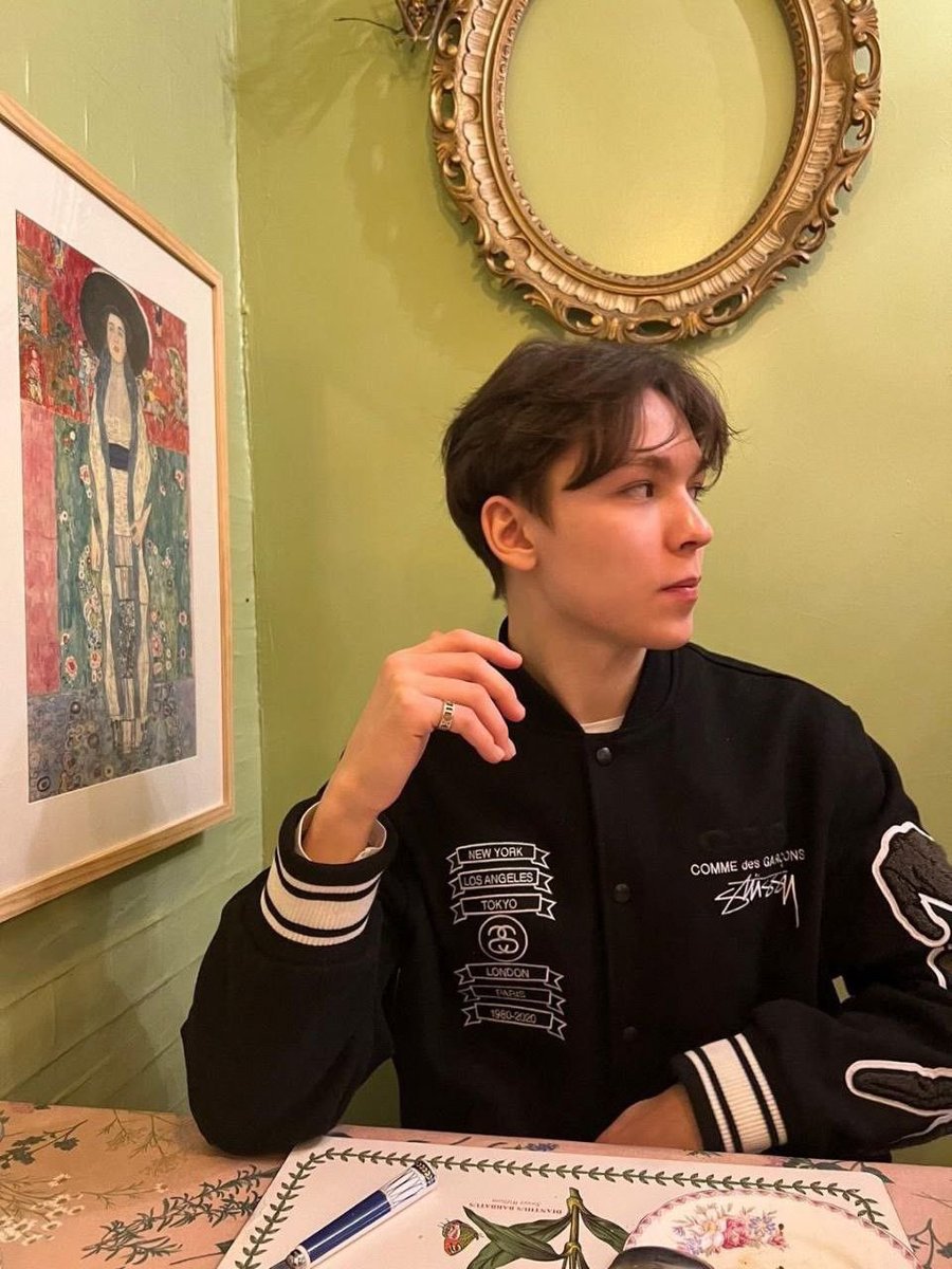 ulthorangdan's tweet photo. thread of vernon chwe boyfriend pics ★
(for my delulu girlies, go flex your man) https://t.co/8bRxfdvXhW