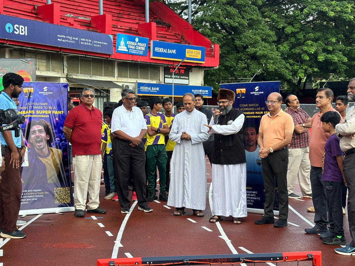 Tvmkombansfc's tweet photo. Day 1 of the Super Pass relay in Thiruvananthapuram turned out to fun Sunday for the city's residents.

Football fans came out in large numbers, braving the rain, to connect and share their enthusiasm for the sport.

The event was flagged off by our Patron Princess Gowri Parvathi Bayi at Kowdiar Square. The Princess kicking the ball drew applause from the participants! Our Co-owners Dr. MI Sahadullah, G Vijaya Raghavan and KC Chandrahasan were present.

At GV Raja Sports School, young football enthusiasts came out in good numbers and engaged in fun activities. 

The stop at our home ground Chandrasekharan Nair Stadium saw the presence of Palayam Imam VP Suhaib Moulavi, Very Rev.Msgr. Wilfred E
and former DGP Jacob Punnoose. The fun that the former senior cop and the promoters had was infectious. 

The relay wound up strong for the day at the Kanakakunnu Palace. 

Today (Day 2), the relay will visit Kovalam FC and Technopark before finally wrapping up at Lulu Mall with a grand event! Fans of football, see you there!

#ThiruvananthapuramKombans #Thiruvananthapuram #EnnumKombans #Kovalam #Technopark #Lulumall 

@jacob_punnoose @KovalamFC @technoparktoday @mytechnopark @LuLu_Mall