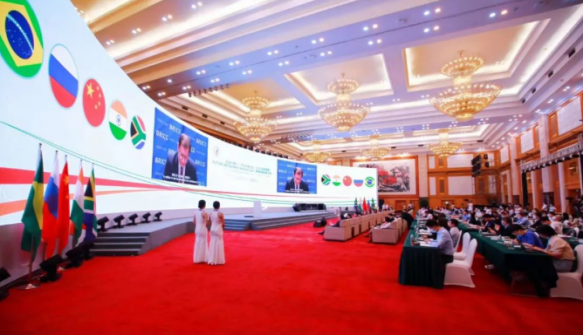 hirender2016's tweet photo. Product | Software | Hirender S2
#Hirender S2 is a professional #broadcast control #software for #largescale and complex #LED application scenarios. It can be used in any scenario where LED screens are used, such as #performances, #events, #forums, #conferences, etc. 💻 https://t.co/QQphwZLzrR