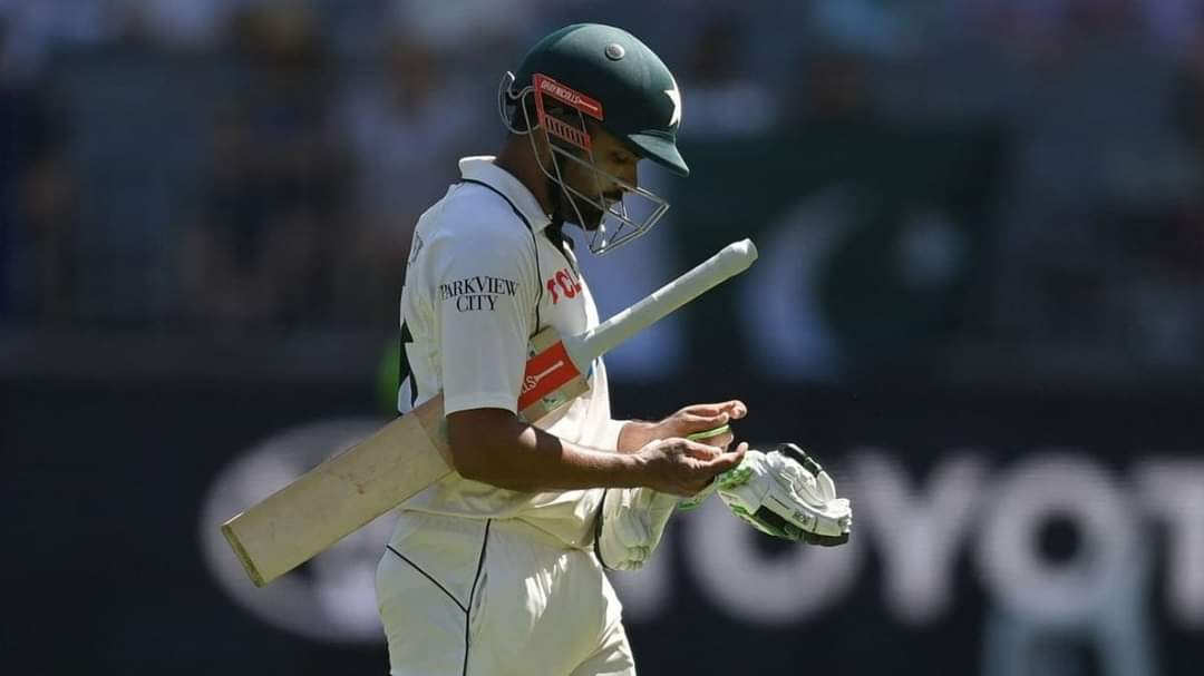 bobbyajum56's tweet photo. Babar Azam's recent form in Test cricket has been disappointing. He has scored only 317 runs in 15 innings at an average of 21.1 since 2023. I think Babar should take a break to regain his batting form. This is the only way for a comeback otherwise he'll keep disappointing us. https://t.co/p3dMd7sfDz