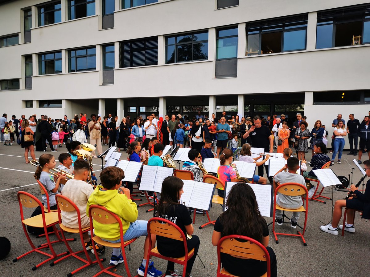 Rentrée en musique avec l'orchestre à l'école de la Grangette à Thonon-les-bains <a href="/DSDEN74/">DSDEN 74</a> #rentree2024