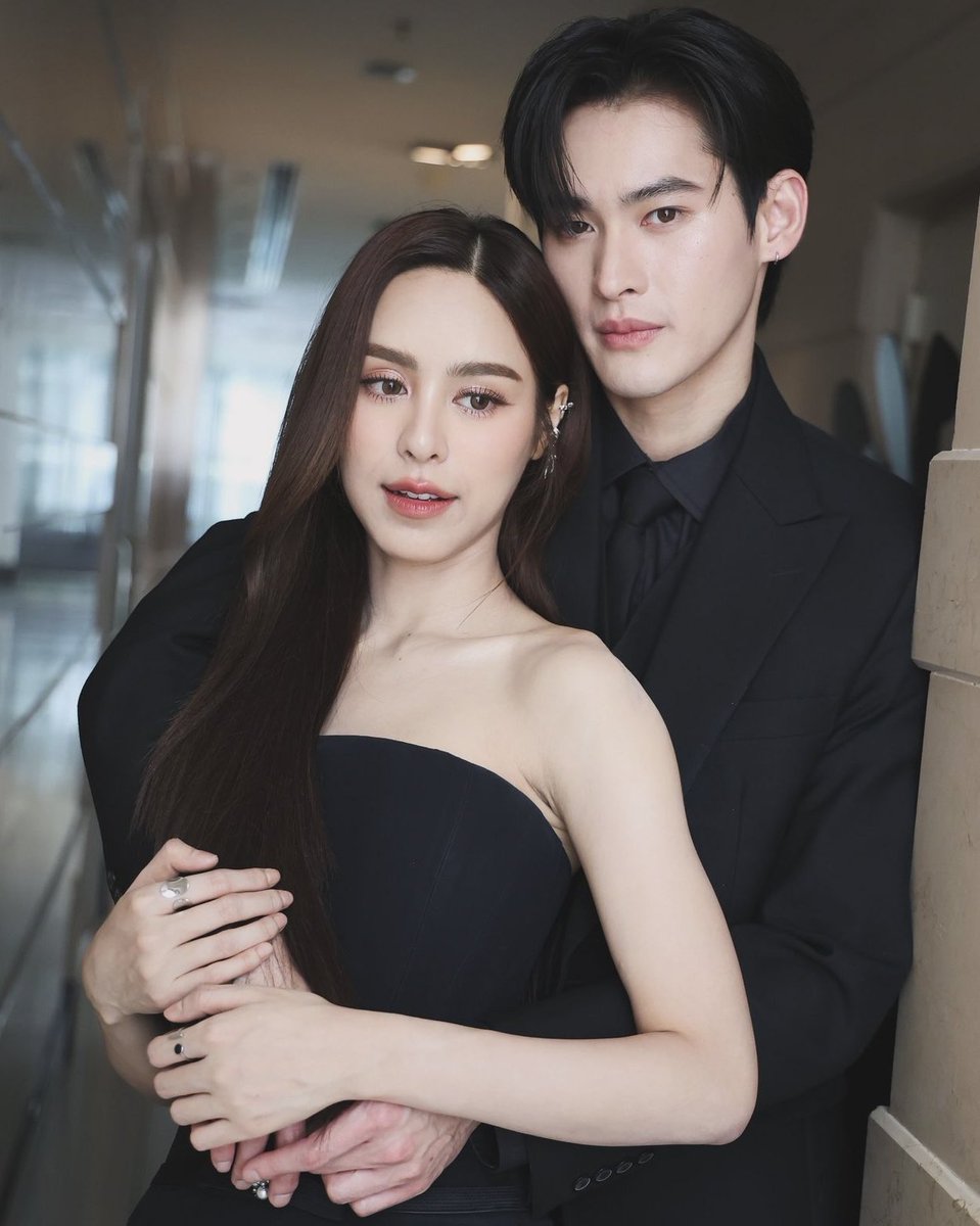 say_jjh's tweet photo. คนไทยซื้อเก้าพีพีตั้งแต่ละครยังไม่ออนด้วยซ้ำ เป็นคู่ที่มาแรงตลอดไม่เคยแผ่วกระแสแรงจนเข้าชิงคู่จิ้นแห่งปีก่อนละครออน ทั้งที่คู่กันครั้งแรกและเป็นนิวเจนของช่องทั้งคู่ ไม่ได้เกิดขึ้นได้ง่ายๆนะอะไรแบบนี้ หวังว่าช่อง3จะมองเห็นนะคะว่าคู่นี้ยังไปได้อีกไกล @Ch3Thailand_33 #เก้าพีพี https://t.co/GskAio0T7y
