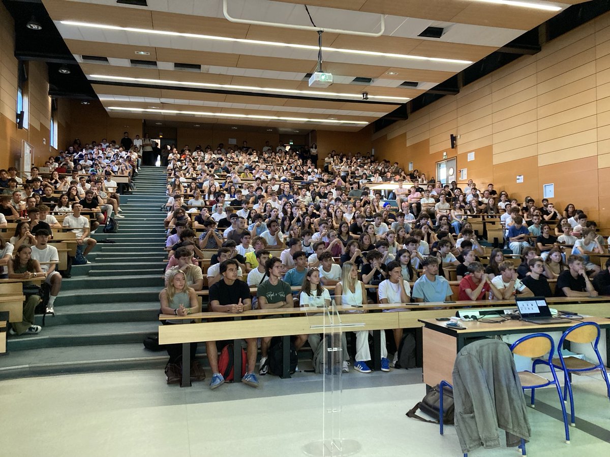 UFRStapsMontpellier (@ufrstapsmontpel) on Twitter photo Rentrée des licences 1 en <a href="/UFRStapsMontpel/">UFRStapsMontpellier</a> : Angèle Chopard, directrice, présente le cadre de vie et d’études dans lequel les nouveau-elles étudiant-es vont évoluer. Elle rappelle les exigences et les joies de la vie universitaire. Bonne rentrée à toustes Rentrée des licences 1 en <a href="/UFRStapsMontpel/">UFRStapsMontpellier</a> : Angèle Chopard, directrice, présente le cadre de vie et d’études dans lequel les nouveau-elles étudiant-es vont évoluer. Elle rappelle les exigences et les joies de la vie universitaire. Bonne rentrée à toustes