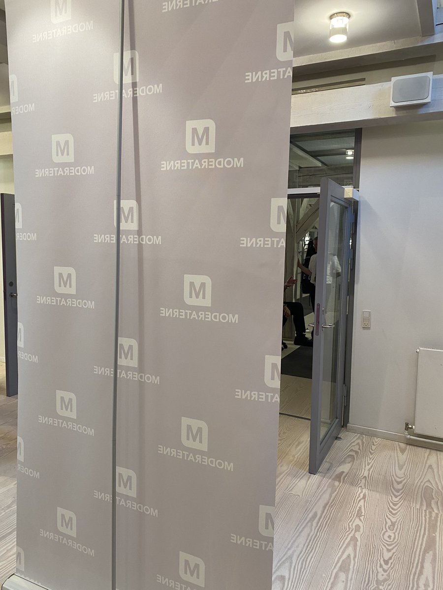 Klar til doorstep? Eller skal vi lægge noget i at bannerne vender ryggen til? #dkpol