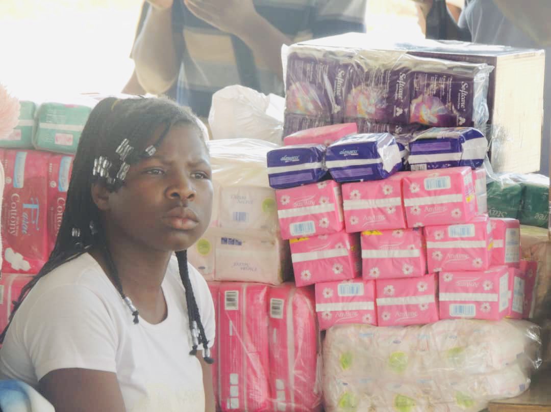tagalife's tweet photo. Our #LEMHster Alumini class of 2021 and former Mayor of Epworth, Annah Sande, hosted a crucial Sanitary #Hygiene awareness event and distribution of essential sanitary kits to #girls and teenage mothers in Epworth.@awdf01
#sanitaryhealth
#endperiodpoverty https://t.co/JziyjPwdqY