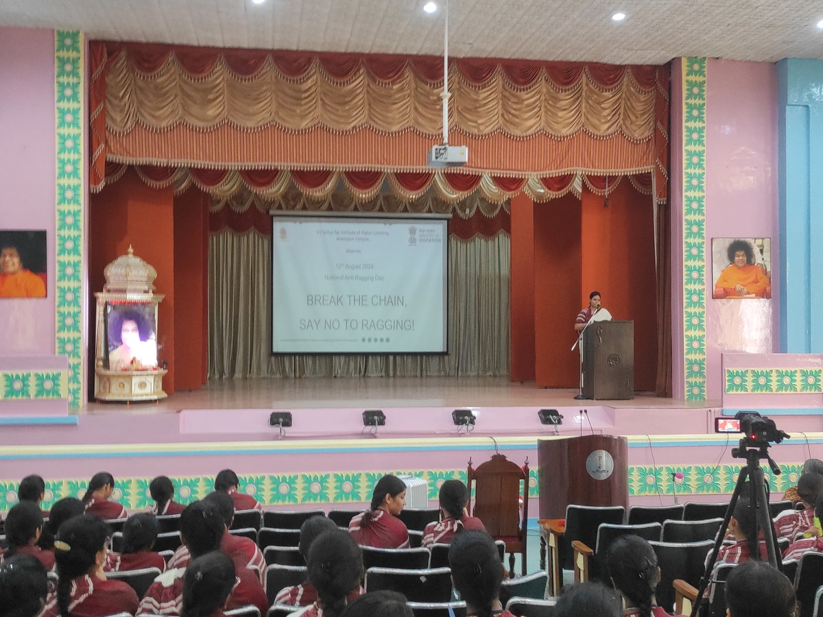 SSSIHL's tweet photo. During #AntiRaggingWeek (12-18 Aug 2024), our campuses buzzed with activities that included logo making, digital poster design, sketching, slogan writing, inspiring talks, and a music program promoting brotherhood, love and unity.
#YaARIYouthAgainstRagging https://t.co/Xs5i5riea2