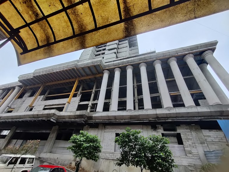 DevelopingRaj's tweet image. Facade work has started at IPD tower in SMS hospital, Jaipur.
The columns give it a nice royal look.
Project to be finished by 2025