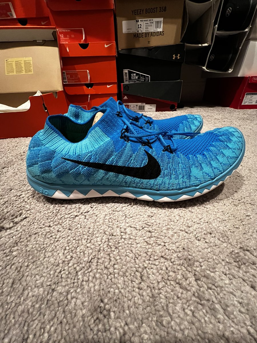 HF230's tweet photo. Found me a super rare deadstock pair of the Nike Free 3.0 Flyknits. These feel amazing. https://t.co/ATNu54zBId