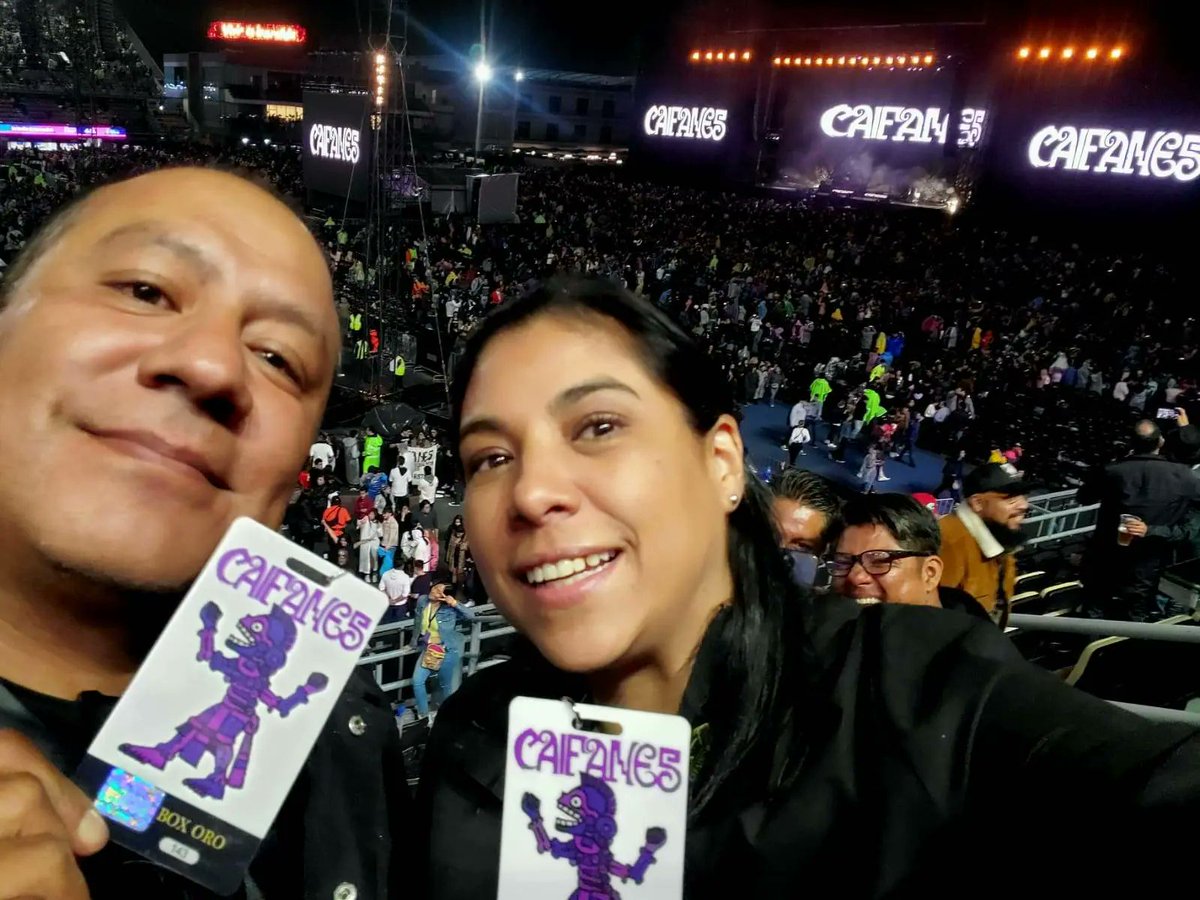El_Pady_'s tweet photo. #conochoai #Caifanesmex  #CaifanesMEXICO #Cdmx #ElShowDebeContinuar #México #elpadyto #Disfrutandoahora #porahíenméxico  #Músicadelmundo #músicaenvivo #EstadioGNPSeguros #Méxicoelpaismáschingon https://t.co/x0FkTdePMn