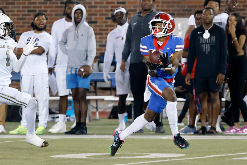 SportsDayHS (@sportsdayhs) on Twitter photo Week 2 of the #TXHSFB season could be a big one for Dallas-area WRs. 👀
Players to watch this week include:
- Duncanville WR Dakorien Moore
- Waxahachie WR Kohen Brown
- Colleyville Heritage WR Braden Blueitt
<a href="/t_myah/">Myah Taylor</a> has more: dallasnews.com/high-school-sp… Week 2 of the #TXHSFB season could be a big one for Dallas-area WRs. 👀
Players to watch this week include:
- Duncanville WR Dakorien Moore
- Waxahachie WR Kohen Brown
- Colleyville Heritage WR Braden Blueitt
<a href="/t_myah/">Myah Taylor</a> has more: dallasnews.com/high-school-sp…