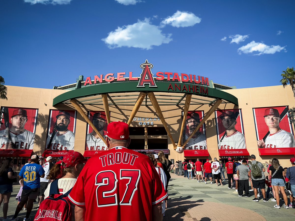 runaroundblu (@runaroundblu) on Twitter photo 