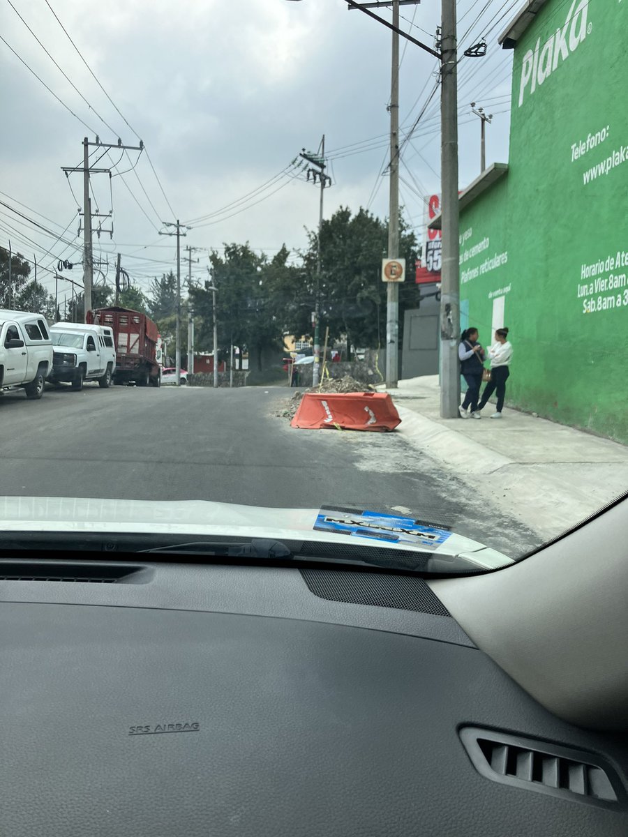 @AlcCuajimalpa <a href="/AdrianRubalcava/">Adrián Rubalcava</a> , en la Calle Reforma en Contadero, abrieron la calle y lleva meses deshecha. Ya no están trabajando en la misma y parece que así la dejaran. Por favor arréglenla que representa un peligro para los coches y peatones. En frente de Conalep Santa Fe
