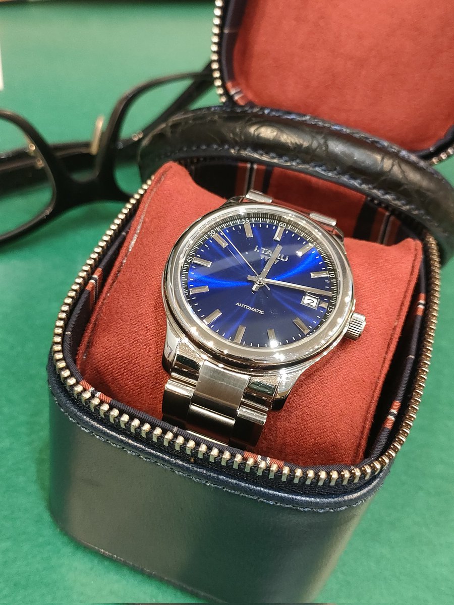 昼の時計チェーンジ⌚️
今日の午後時計は <a href="/Itaruwatchjp/">I.TARU watch official - イタルウォッチ公式</a> のクラシック✨
イタルのサンレイは本当に綺麗です😍
#ケスショ同好会