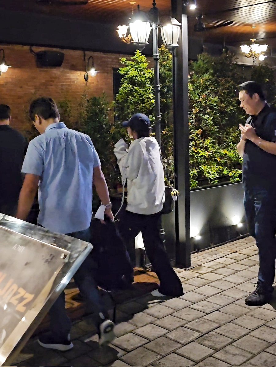 kimjiwonupdates's tweet photo. [240901] OP shared #KimJiwon and team had dinner at Toma Brasserie, an asian inspired cuisine restaurant in Jakarta, before departed to Seoul.

©foreverseungwan

#김지원 #キム・ジウォン #金智媛
#คิมจีวอน https://t.co/xOwy8Z5zsf
