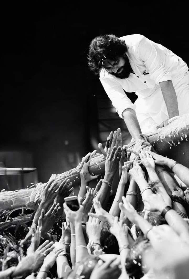 Sampath Nandi (@iamsampathnandi) on Twitter photo “తారలనే తెంచగలం.. తలుచుకుంటే మనం
రవి కిరణం ఛీల్చగలం.. రంగులుగా మార్చగలం!!!”
Happiest Birthday to the living example of these lines.. our Che Guevara of this generation Shri <a href="/PawanKalyan/">Pawan Kalyan</a> Garu 💐🤗More strength n blessings to you sir.. 🫶🏽🙏🏾
#HappyBirthdayPawanKalyan “తారలనే తెంచగలం.. తలుచుకుంటే మనం
రవి కిరణం ఛీల్చగలం.. రంగులుగా మార్చగలం!!!”
Happiest Birthday to the living example of these lines.. our Che Guevara of this generation Shri <a href="/PawanKalyan/">Pawan Kalyan</a> Garu 💐🤗More strength n blessings to you sir.. 🫶🏽🙏🏾
#HappyBirthdayPawanKalyan
