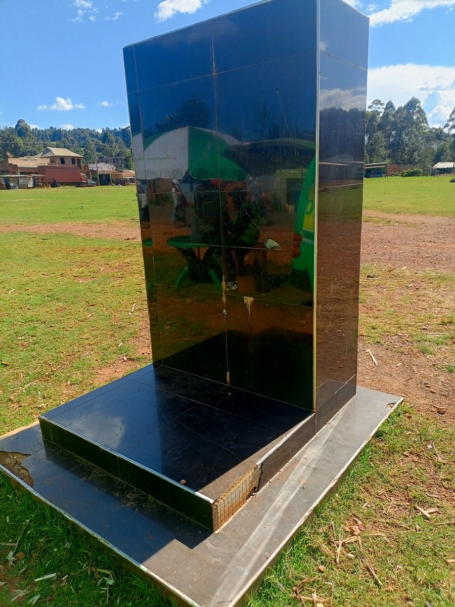 RodgersKipembe's tweet photo. This project was launched 3 weeks ago in Kisii, the chief removed Ruto’s name as ordered. https://t.co/t6WmHYNXB2