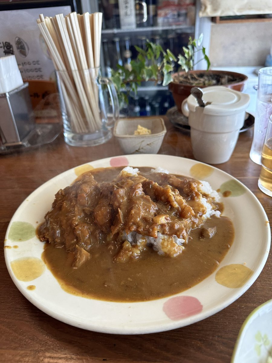 Doue_'s tweet photo. 席空いてるのに隣に座って来て…
カツカレー注文したと思ったら…
スプーンでカンカン鳴らしながら、クチャクチャ、ペチャペチャ言いながら食べる方…。ホンマ勘弁せえよ。　#クチャラー https://t.co/8nAUg0ZLA9