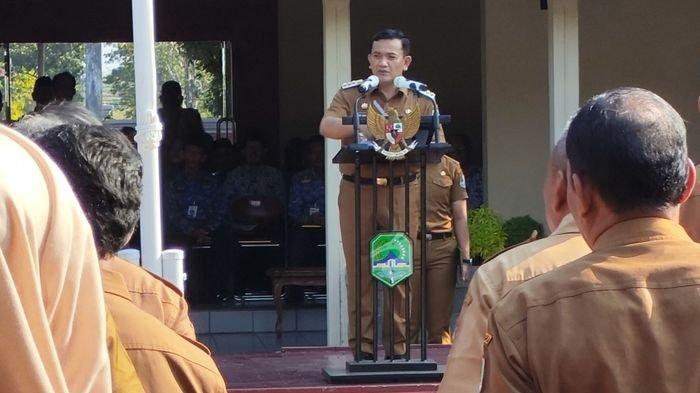 maunglucu's tweet photo. Guru PPPK di SMP Negeri di Majalengka Dipecat, Penjabat Bupati Ingatkan Reward dan Punishment https://t.co/vdCqFTgJHs https://t.co/CkbmsLYOz1