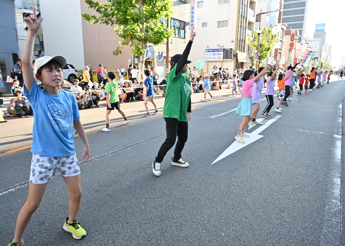 Baseball__dance's tweet photo. 【第59回松山野球拳おどり】
各連のおどりをYoutubeにて公開!!
今日は
☆松山市議会観光振興議員連盟連
☆松山市児童館みんなでおどり隊連
☆じっとしと連
☆げんキッズクラブ連
ぜひご覧ください
https://t.co/6mkGJJ6ZgF
#松山野球拳おどり
#野球拳
#baseball_dance
#松山
#動画投稿 https://t.co/AZTBkLn5je